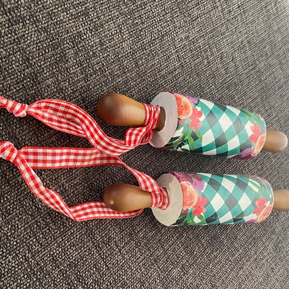 Pioneer women Colorful Floral Checkered Rolling Pins - Picture 3 of 6